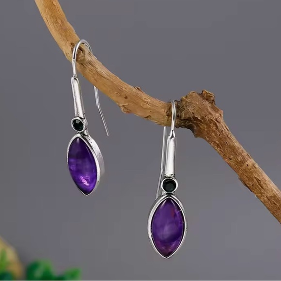 Jewelry - NEW Elegant Silver and Purple Drop Earrings